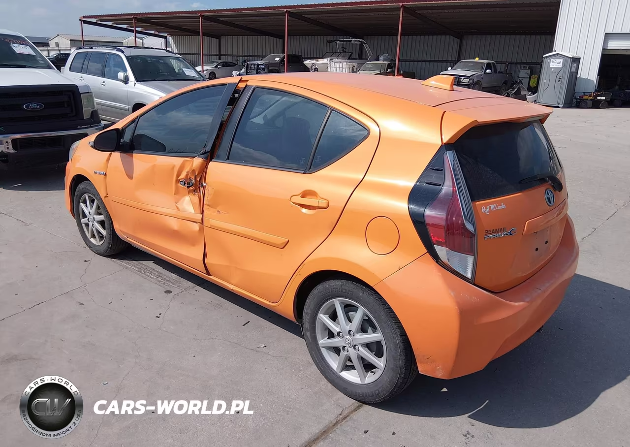 2016 Toyota Prius C Four VIN:JTDKDTB3XG1130037 - 3
