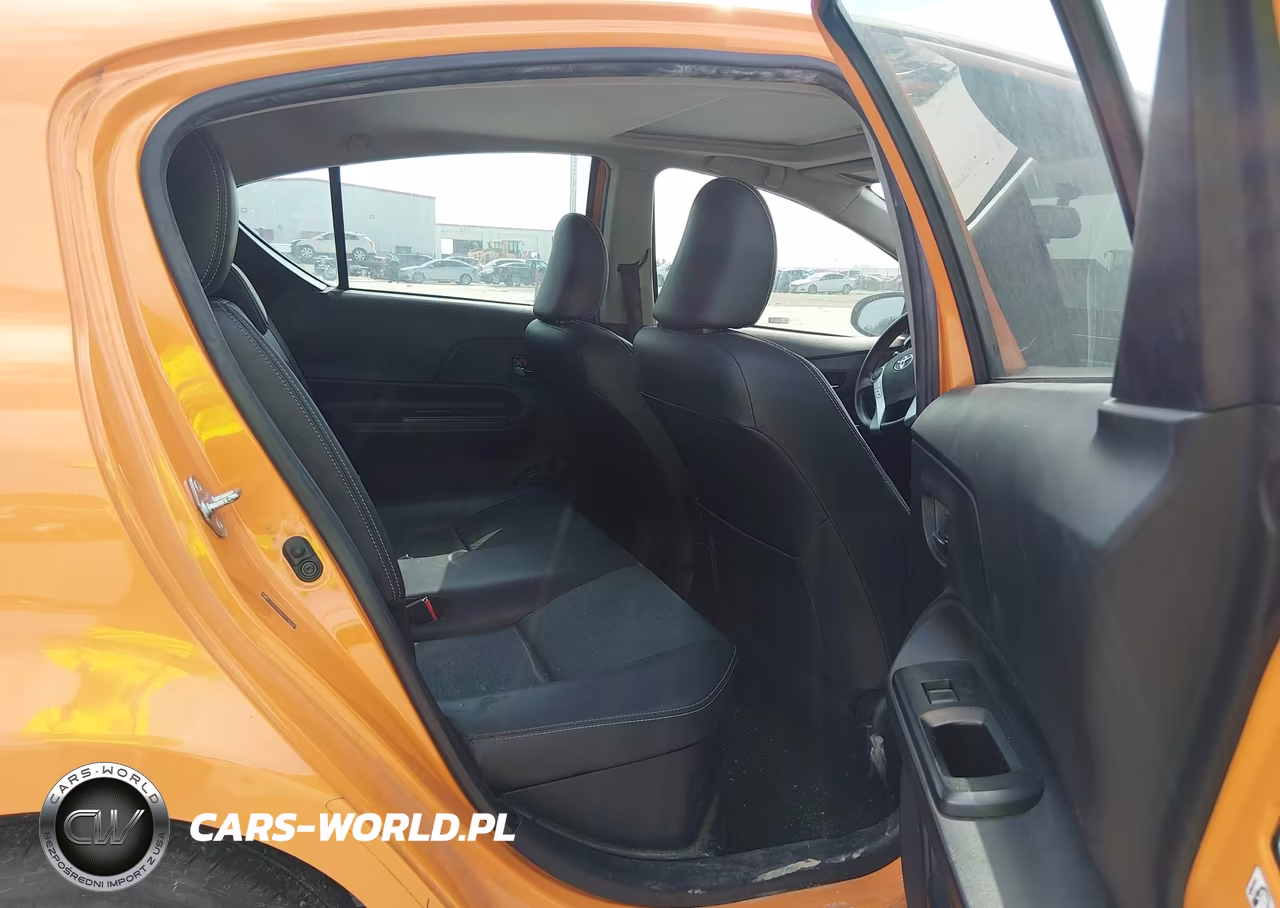 2016 Toyota Prius C Four VIN:JTDKDTB3XG1130037 - 8
