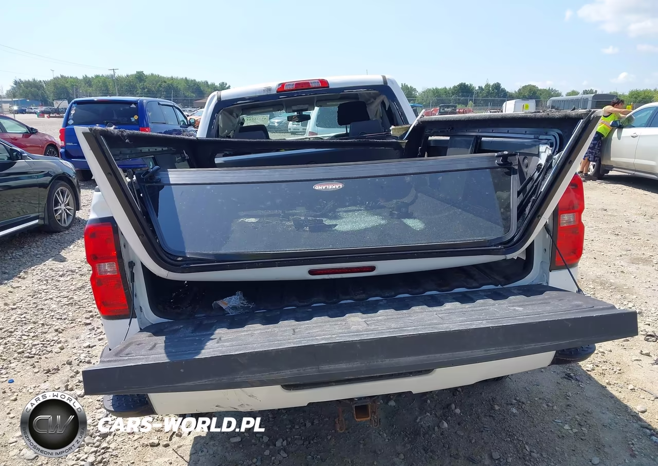 2018 Chevrolet Silverado 1500 2Lt VIN:1GCVKREC8JZ358712 - 17