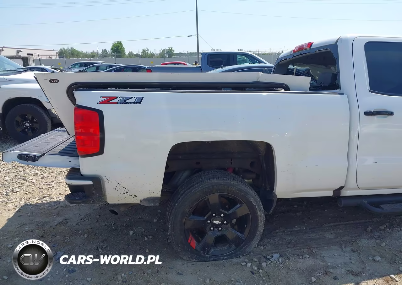 2018 Chevrolet Silverado 1500 2Lt VIN:1GCVKREC8JZ358712 - 19