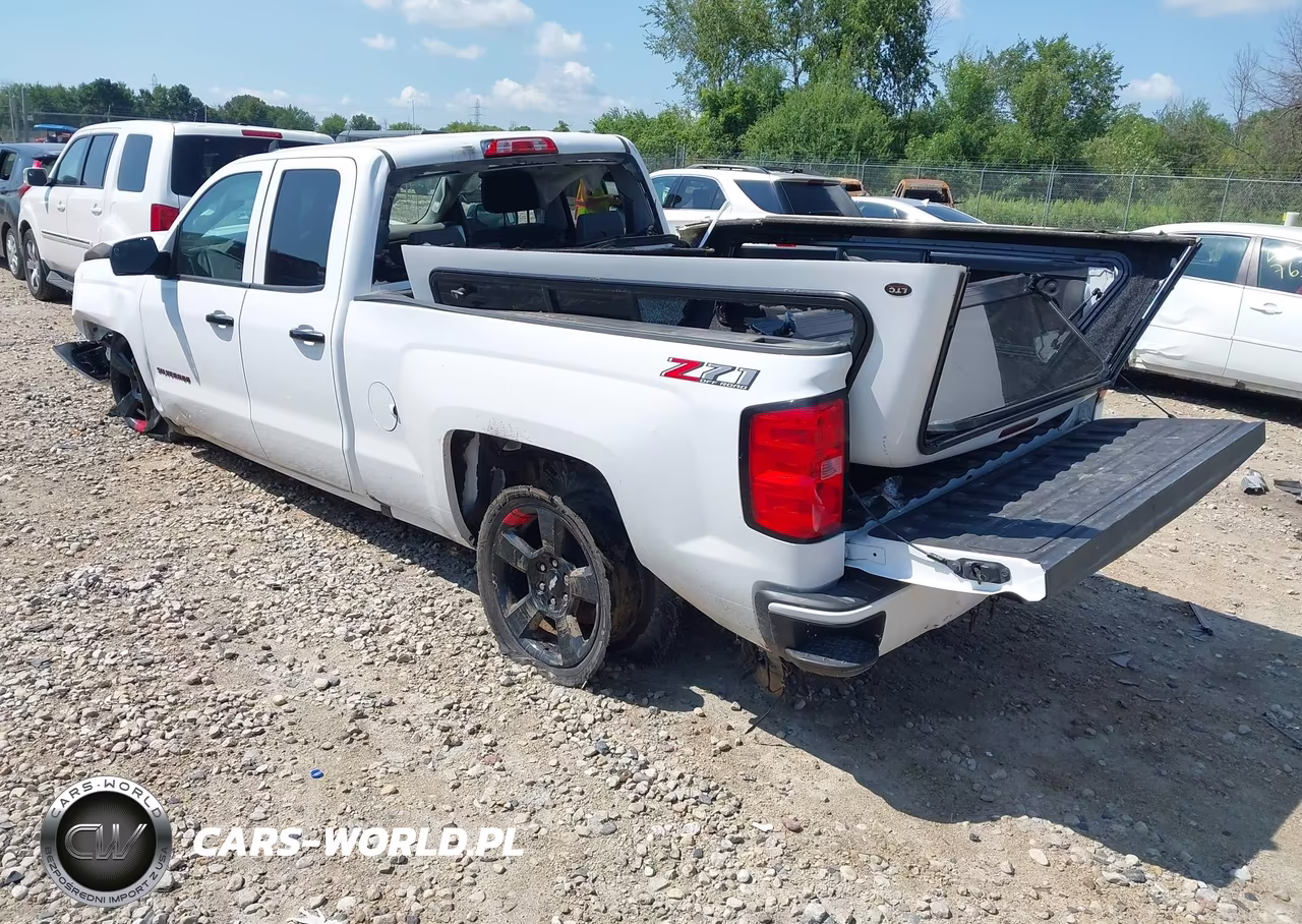 2018 Chevrolet Silverado 1500 2Lt VIN:1GCVKREC8JZ358712 - 3