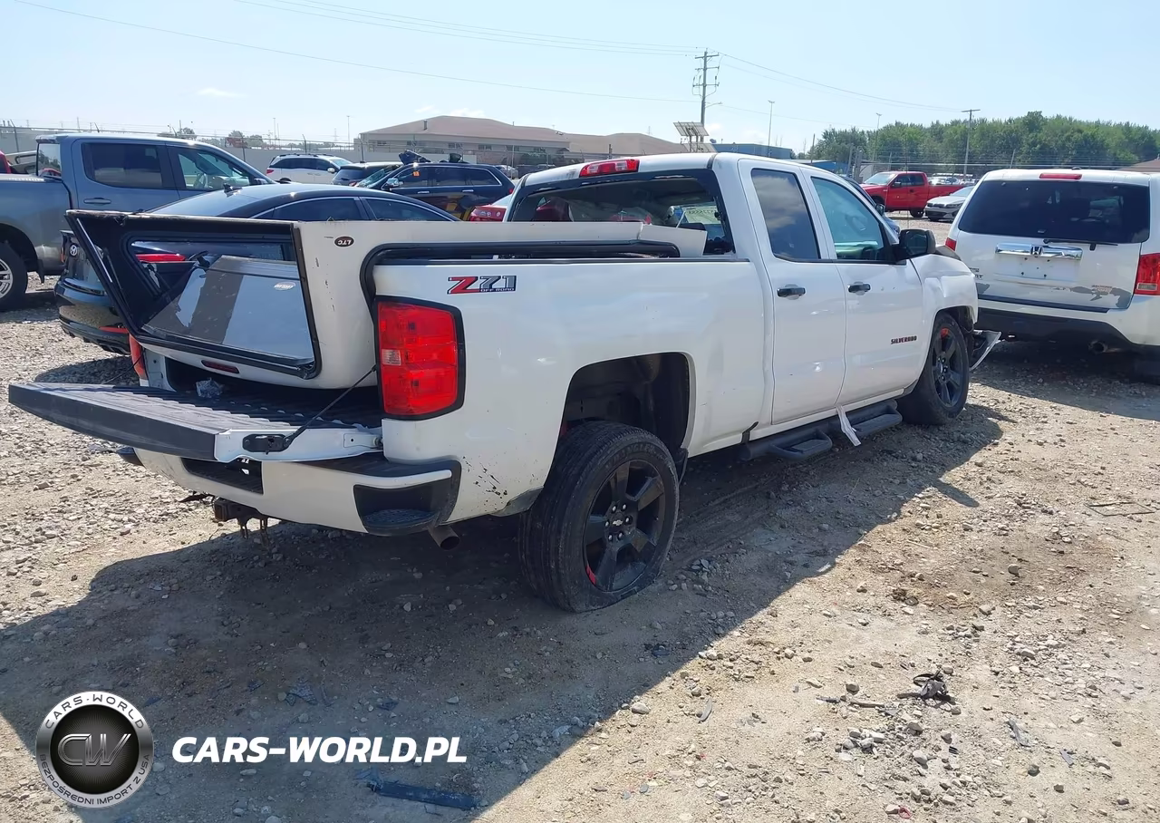 2018 Chevrolet Silverado 1500 2Lt VIN:1GCVKREC8JZ358712 - 4
