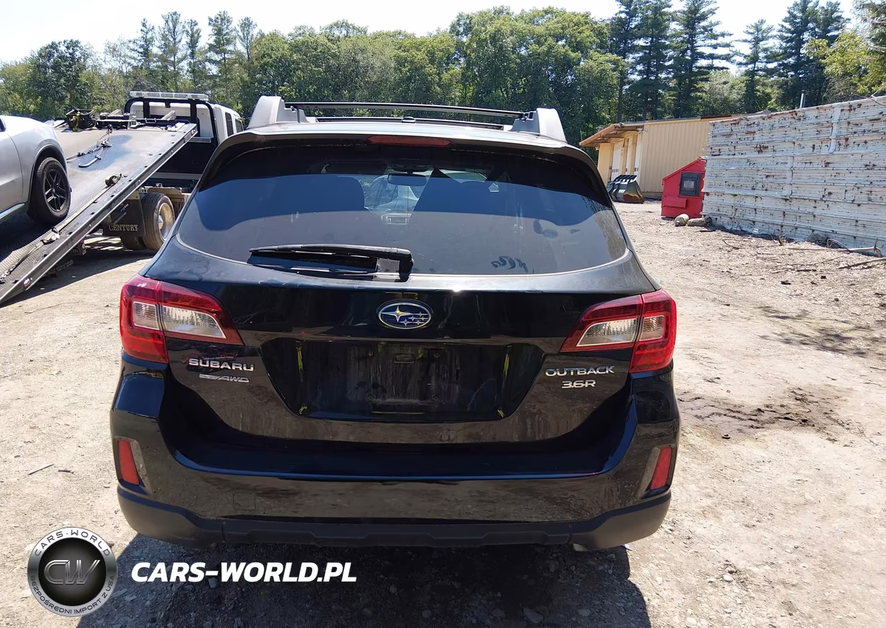 2015 Subaru Outback 3.6R Limited VIN:4S4BSELCXF3238060 - 17