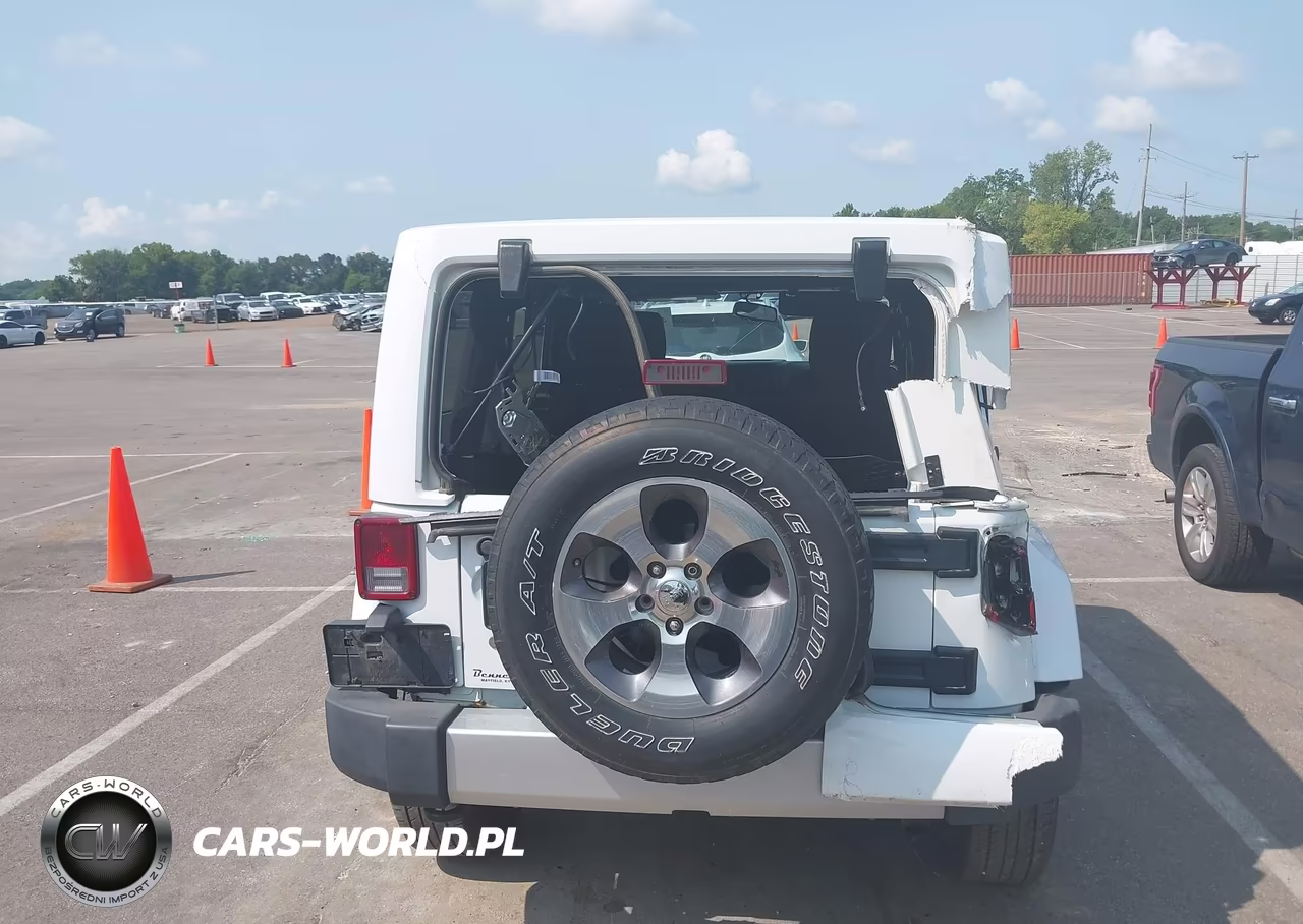 2015 Jeep Wrangler Unlimited Sahara VIN:1C4BJWEG9FL534202 - 16