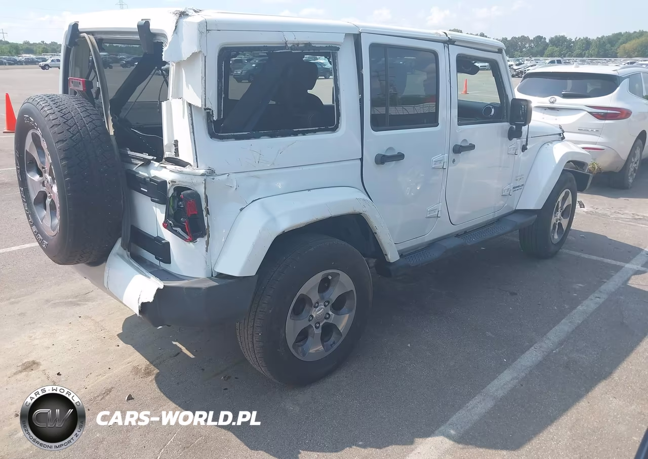 2015 Jeep Wrangler Unlimited Sahara VIN:1C4BJWEG9FL534202 - 4