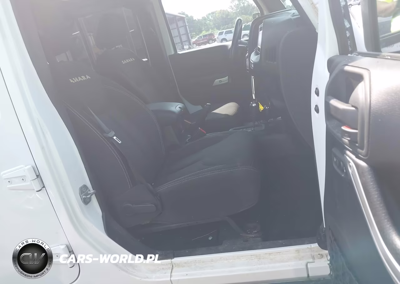 2015 Jeep Wrangler Unlimited Sahara VIN:1C4BJWEG9FL534202 - 5