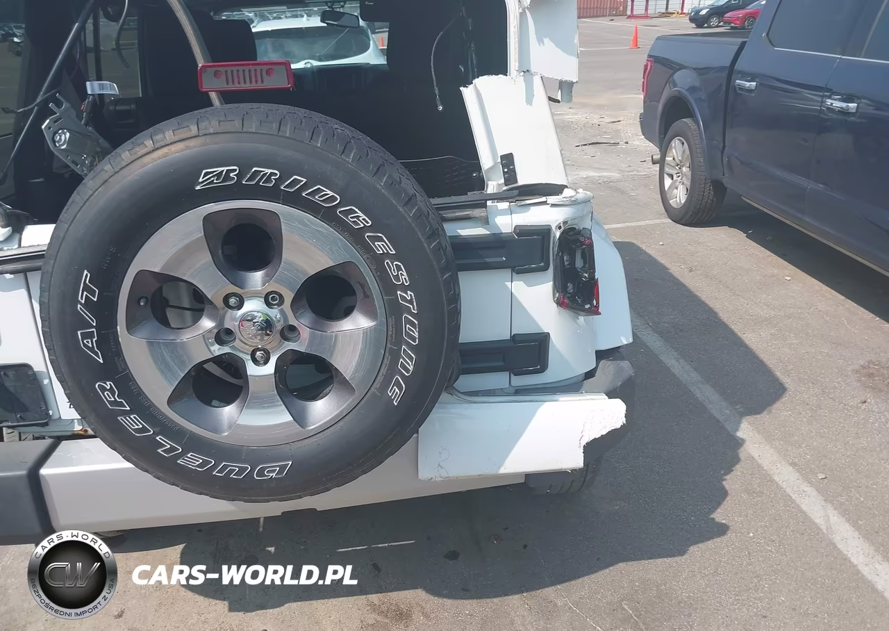 2015 Jeep Wrangler Unlimited Sahara VIN:1C4BJWEG9FL534202 - 6