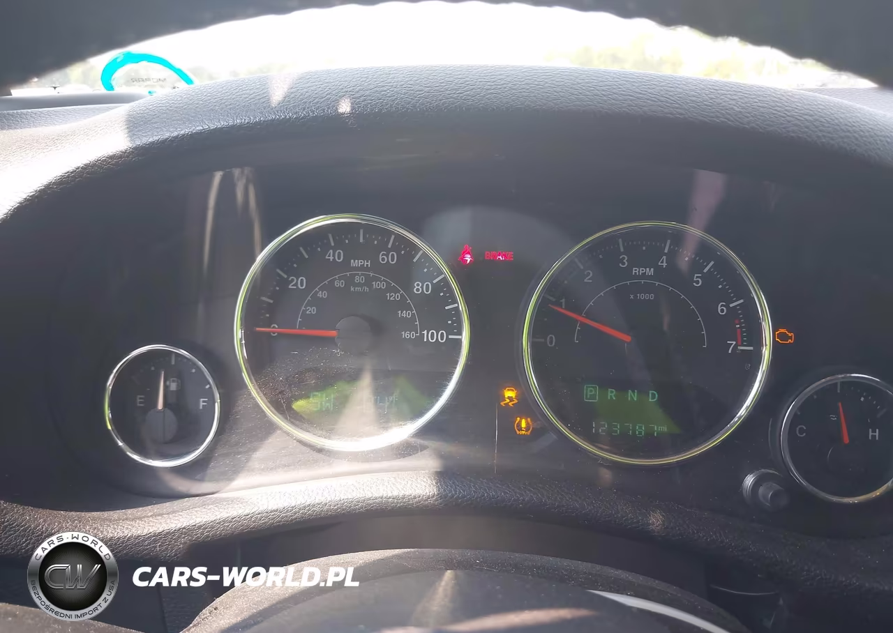 2015 Jeep Wrangler Unlimited Sahara VIN:1C4BJWEG9FL534202 - 7
