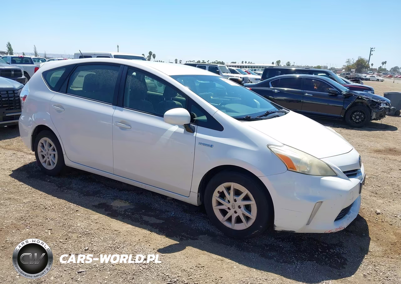 2013 Toyota Prius V Two – zdjęcie 1 z 16