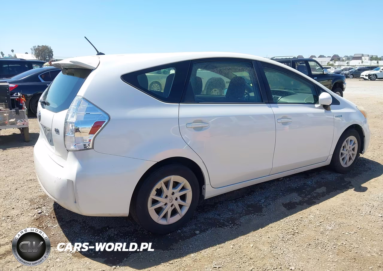 2013 Toyota Prius V Two VIN:JTDZN3EU4D3206609 - 4