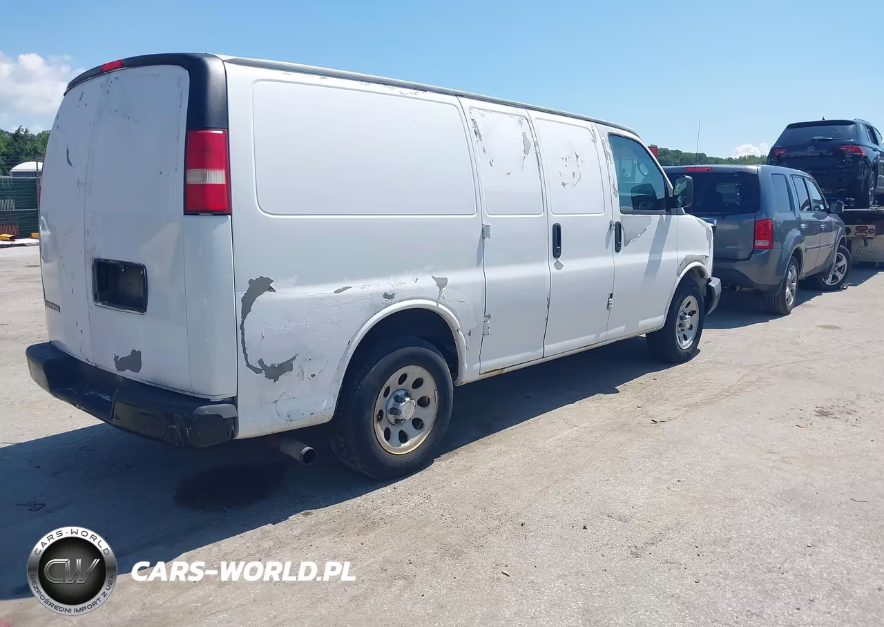 2009 Chevrolet Express Work Van VIN:1GCFG15X591177961 - 4