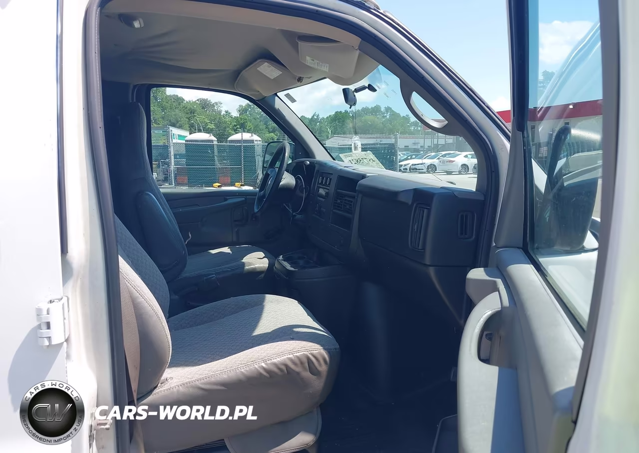 2009 Chevrolet Express Work Van VIN:1GCFG15X591177961 - 5