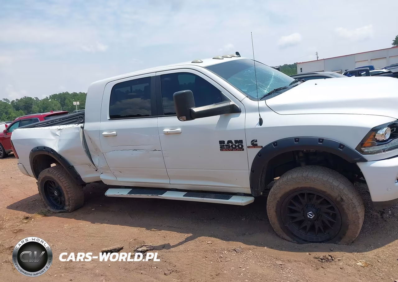 2018 Ram 2500 Laramie 4X4 6'4 Box VIN:3C6UR5NL8JG162194 - 13