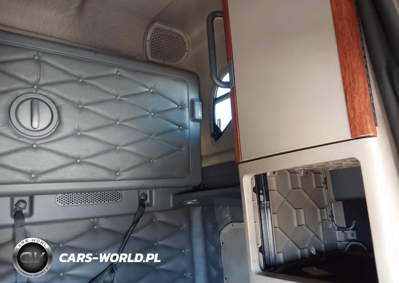 2017 Freightliner Cascadia 125 VIN:3AKJGLDR6HSHS6403 - 14