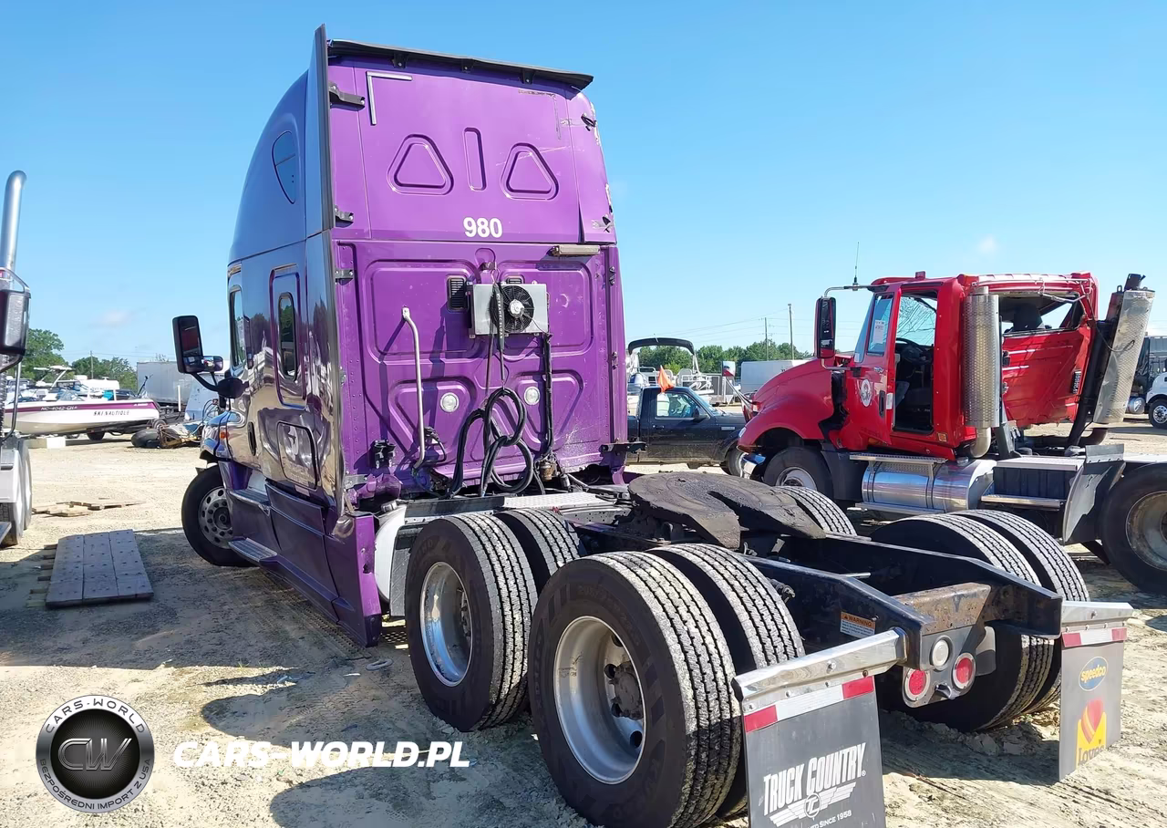 2017 Freightliner Cascadia 125 VIN:3AKJGLDR6HSHS6403 - 3