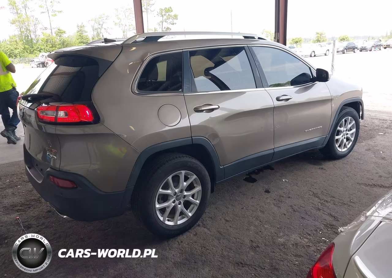 2016 Jeep Cherokee Latitude VIN:1C4PJMCS6GW255999 - 4