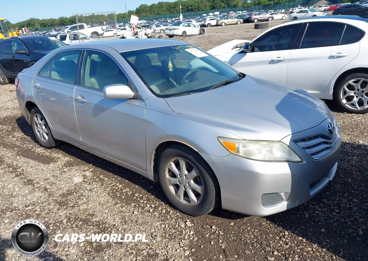 2011 Toyota Camry Le – zdjęcie 1 z 12