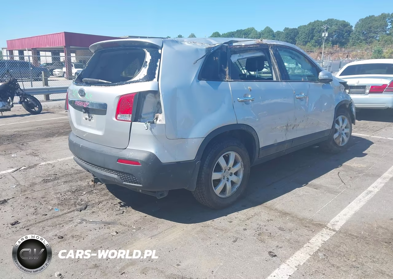 2012 Kia Sorento Lx VIN:5XYKT4A14CG233151 - 4