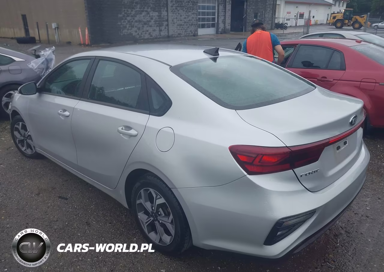 2021 Kia Forte Lxs VIN:3KPF24AD1ME338260 - 3