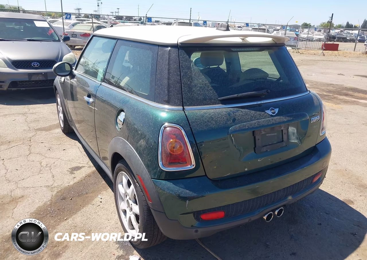 2010 Mini Cooper S VIN:WMWMF7C54ATZ71421 - 3