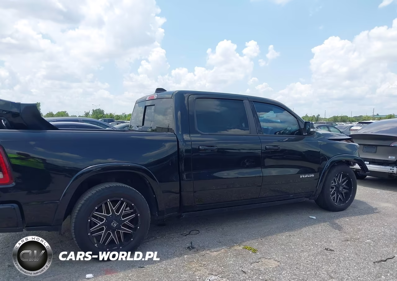 2019 Ram 1500 Laramie VIN:1C6SRFJT7KN612686 - 13