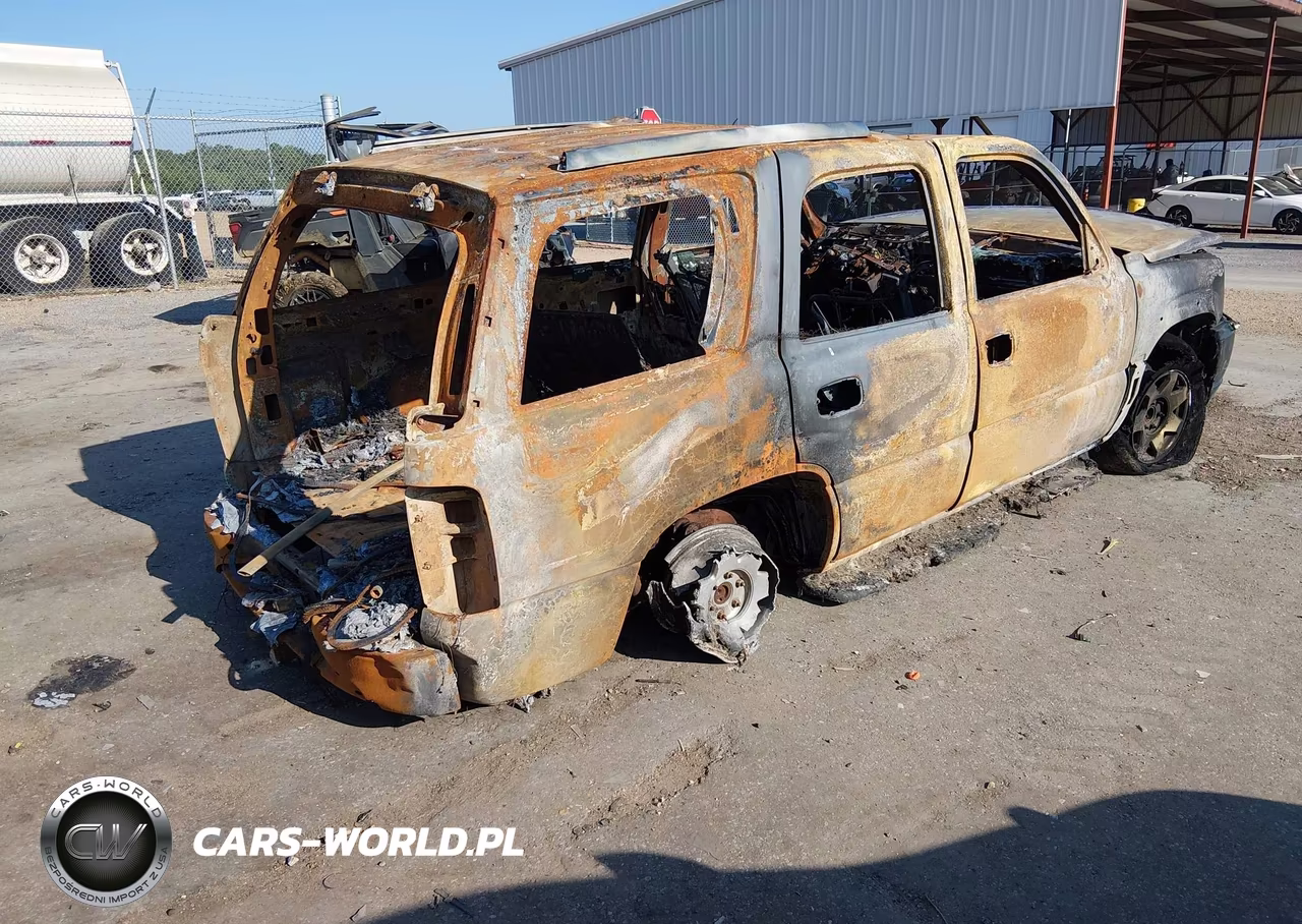 2002 Cadillac Escalade Standard VIN:1GYEC63T82R202437 - 4