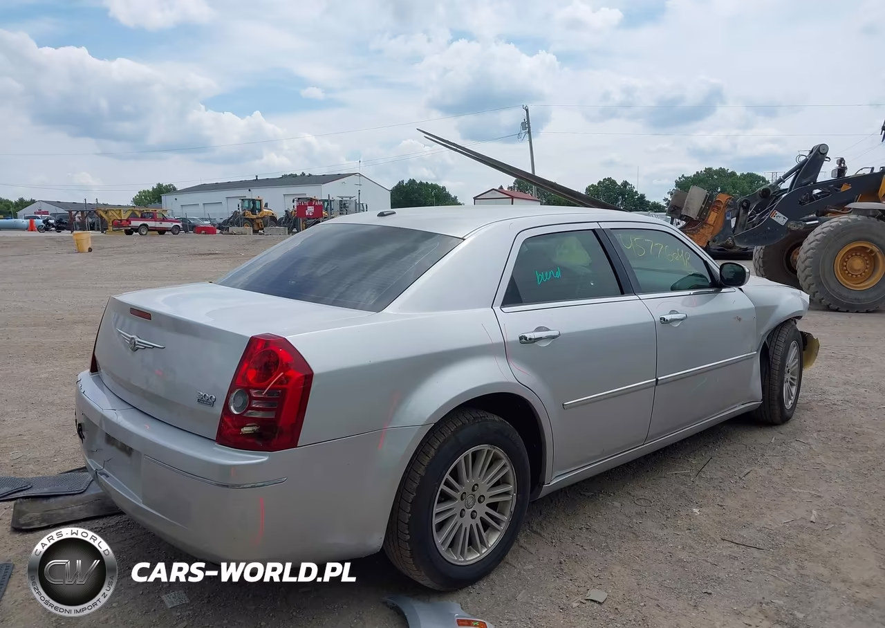 2010 Chrysler 300 Touring-Signature Series-Executive Series VIN:2C3CA5CV8AH191523 - 4