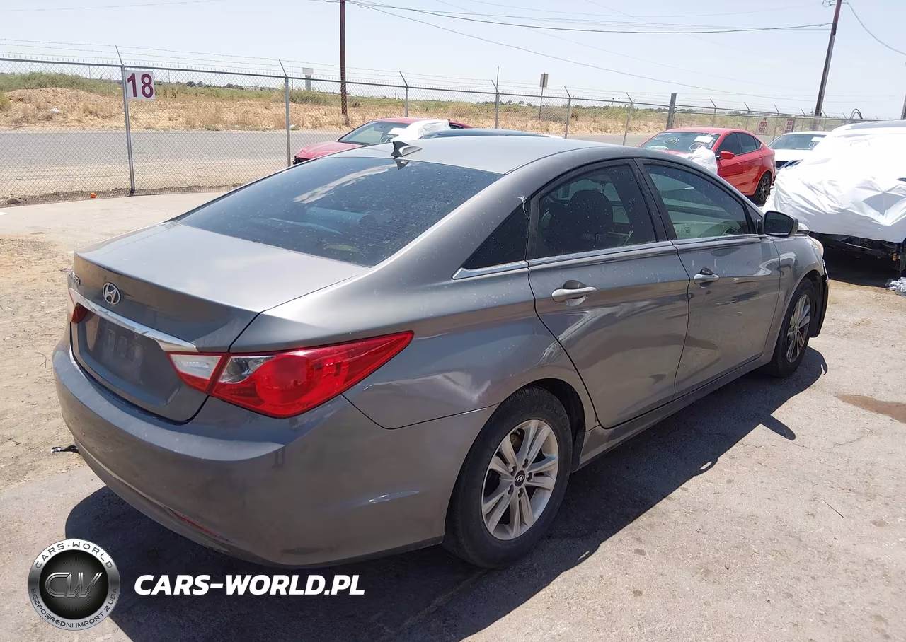 2013 Hyundai Sonata Gls VIN:5NPEB4AC2DH745857 - 4