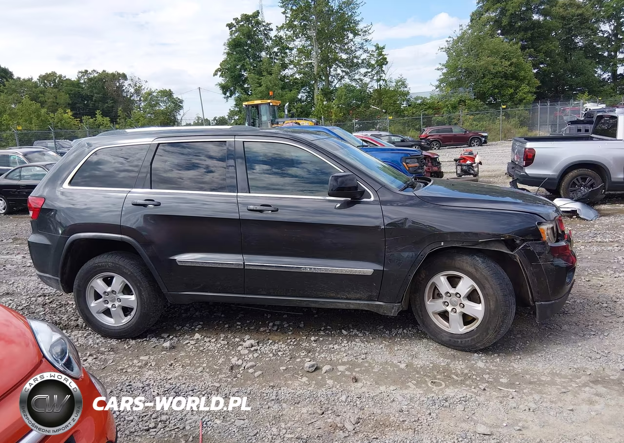 2011 Jeep Grand Cherokee Laredo VIN:1J4RR4GG3BC520261 - 13