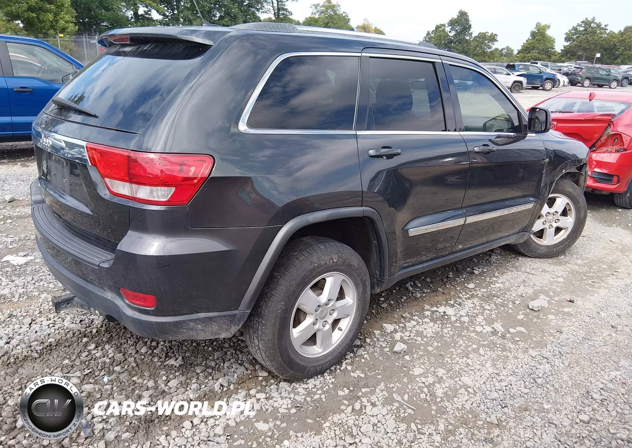 2011 Jeep Grand Cherokee Laredo VIN:1J4RR4GG3BC520261 - 4