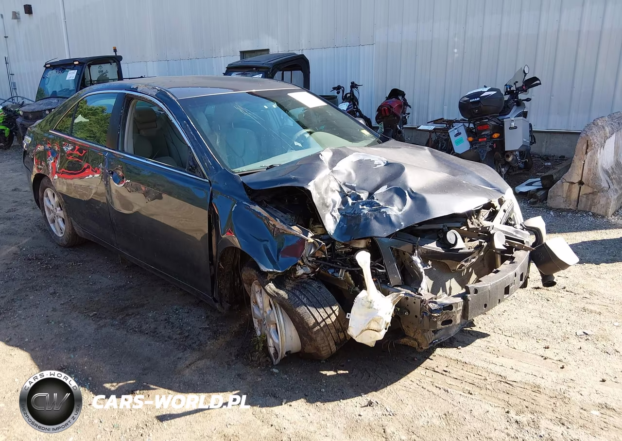 2011 Toyota Camry Le – zdjęcie 1 z 17