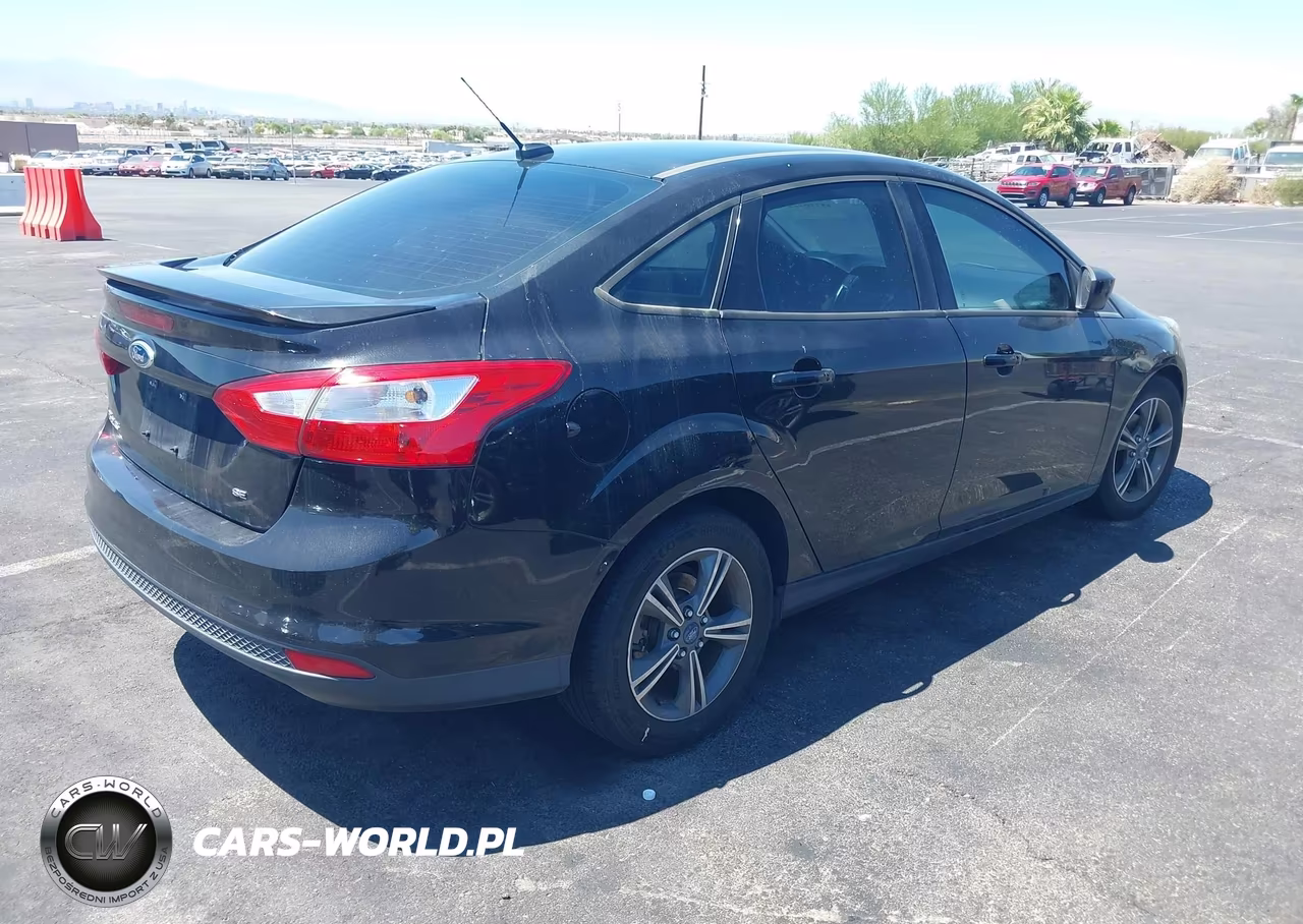2012 Ford Focus Se VIN:1FAHP3F21CL302138 - 4