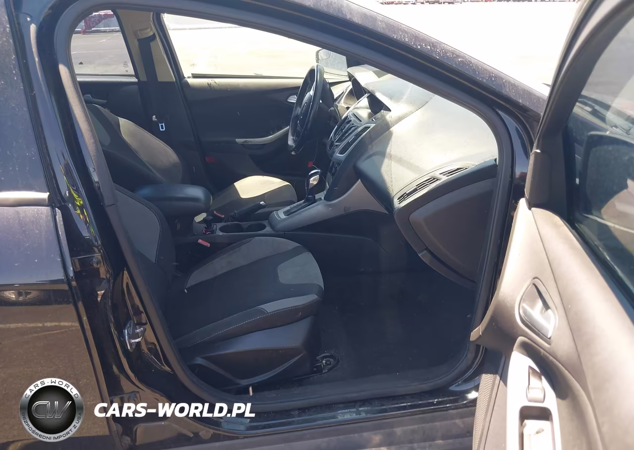 2012 Ford Focus Se VIN:1FAHP3F21CL302138 - 5