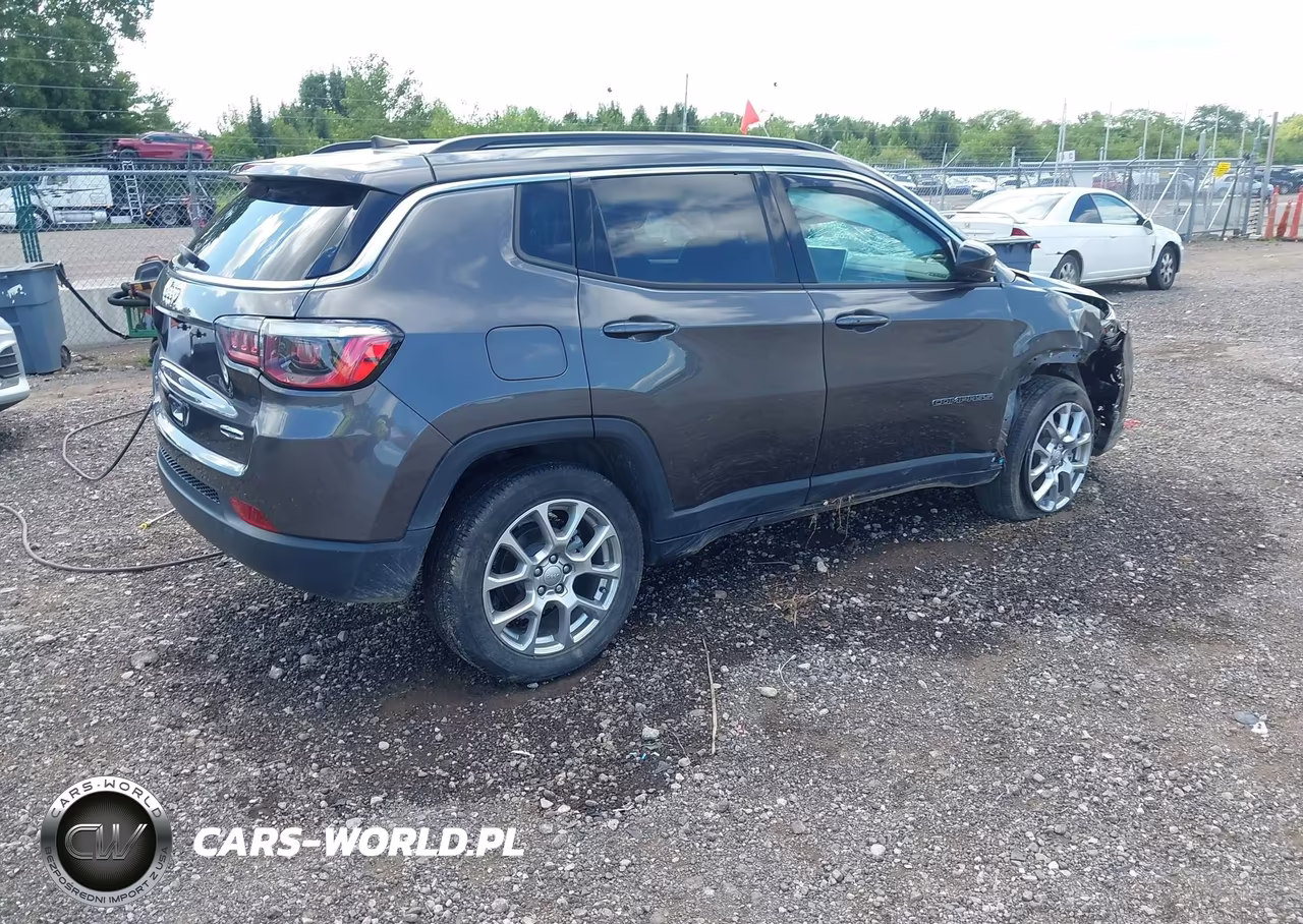 2022 Jeep Compass Latitude Lux 4X4 VIN:3C4NJDFB3NT218933 - 4