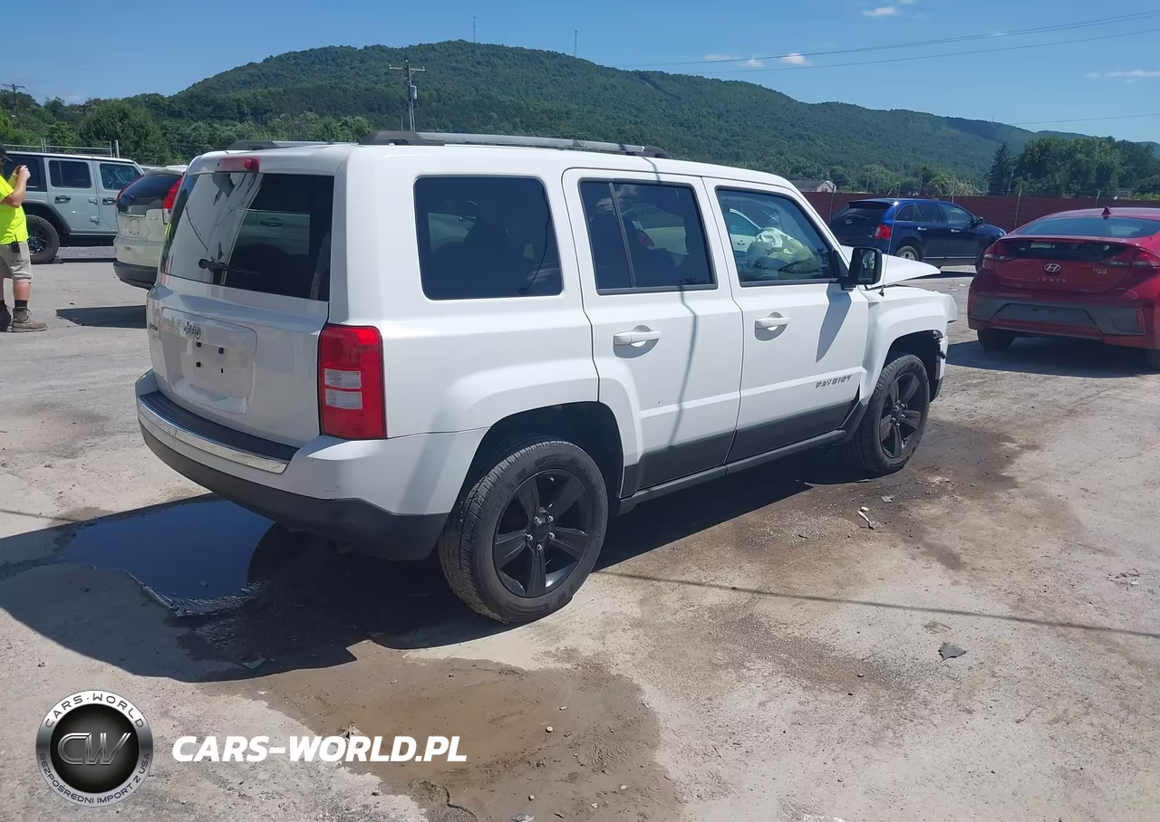 2012 Jeep Patriot Latitude VIN:1C4NJPFA3CD690450 - 4
