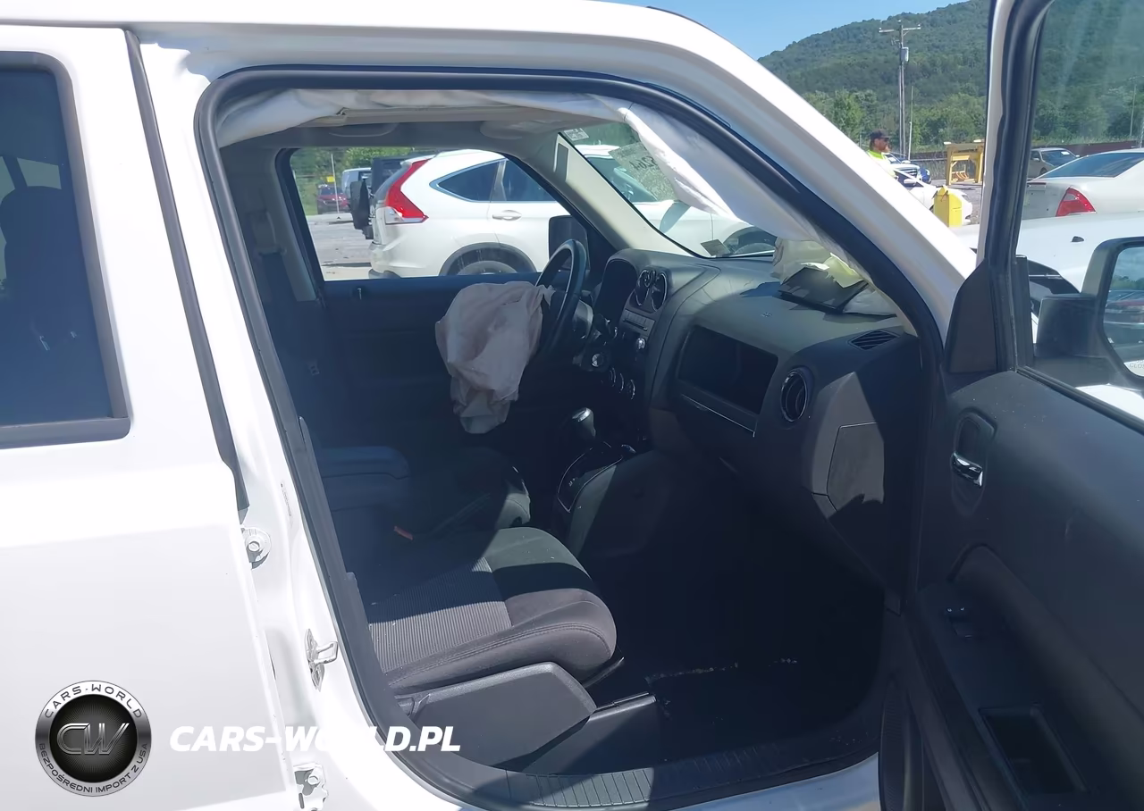 2012 Jeep Patriot Latitude VIN:1C4NJPFA3CD690450 - 5