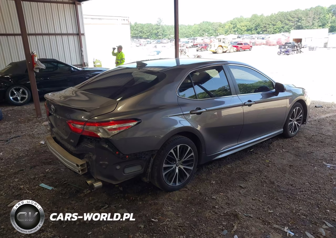 2020 Toyota Camry Se VIN:4T1G11AK3LU869766 - 4
