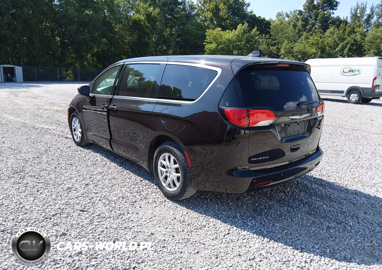 2017 Chrysler Pacifica Lx VIN:2C4RC1CG2HR627460 - 3