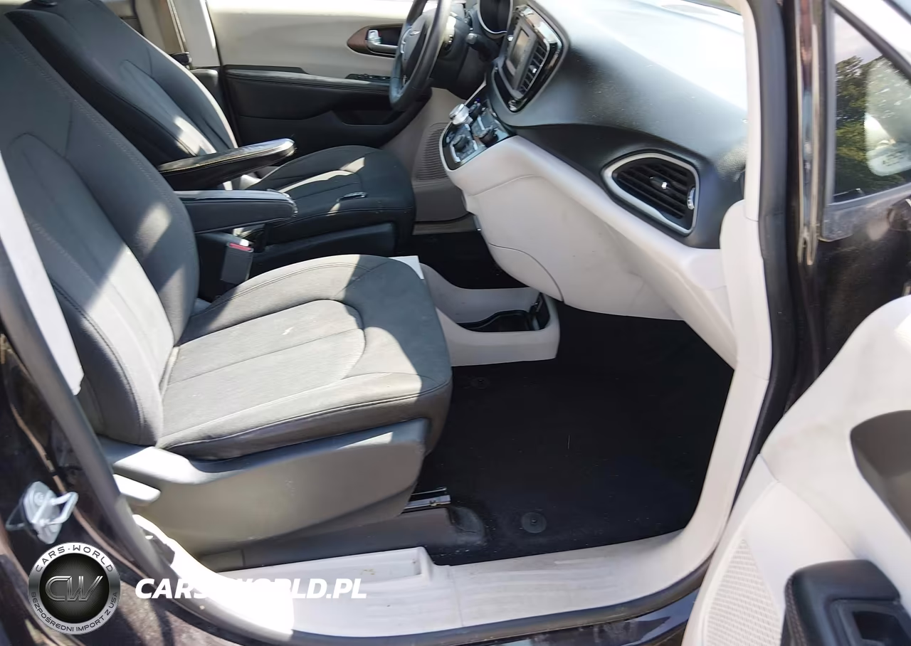 2017 Chrysler Pacifica Lx VIN:2C4RC1CG2HR627460 - 5