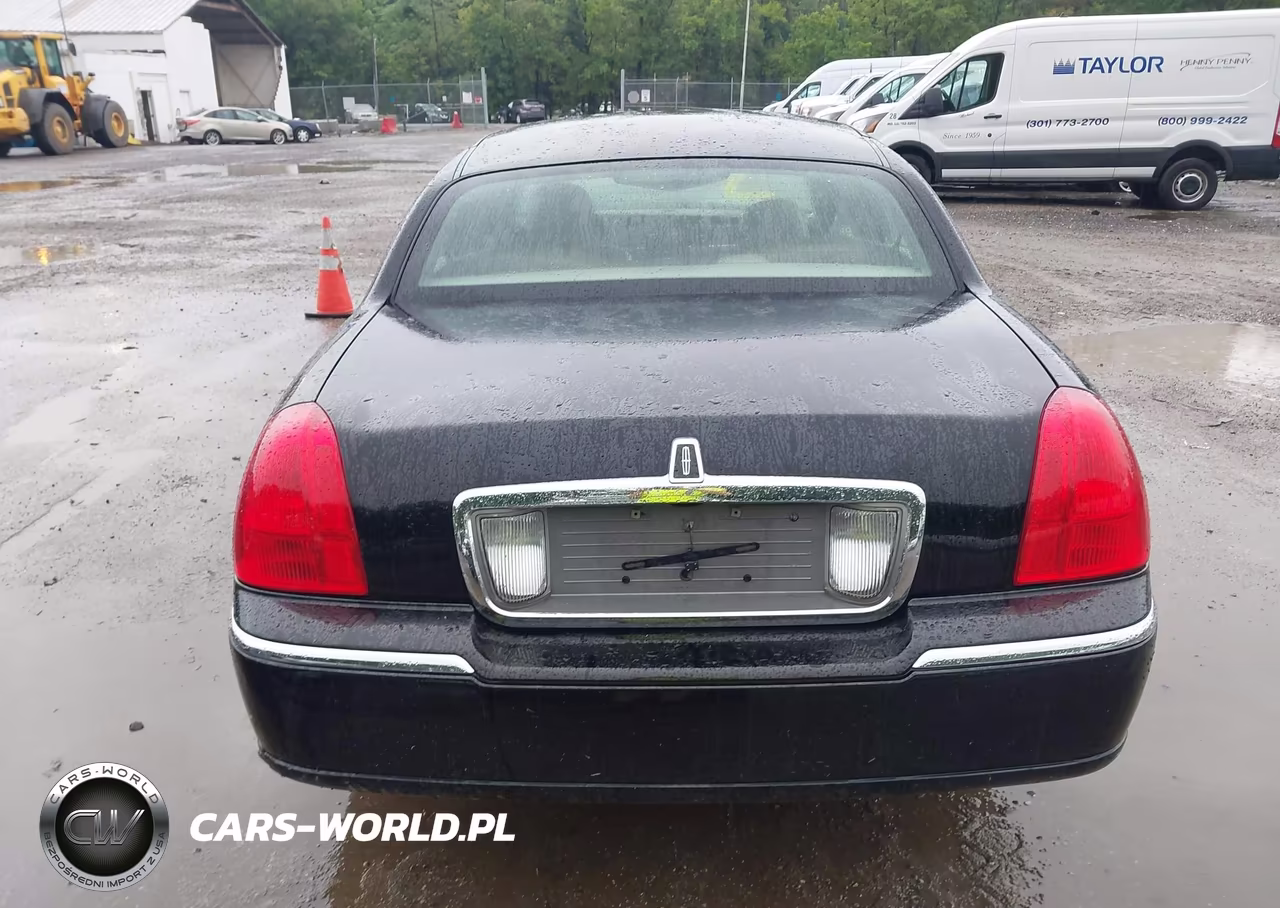 2009 Lincoln Town Car Signature Limited VIN:2LNHM82V39X621273 - 16