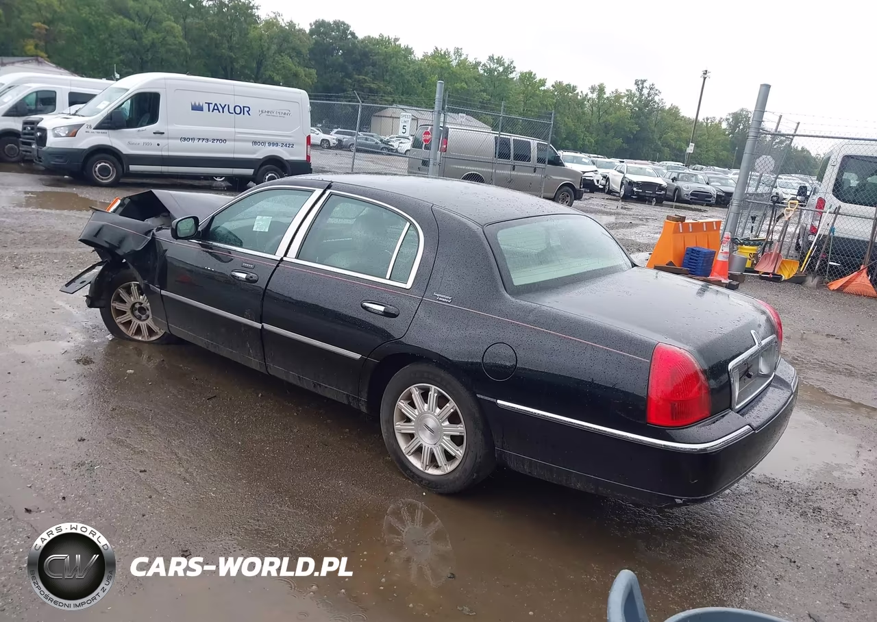 2009 Lincoln Town Car Signature Limited VIN:2LNHM82V39X621273 - 3