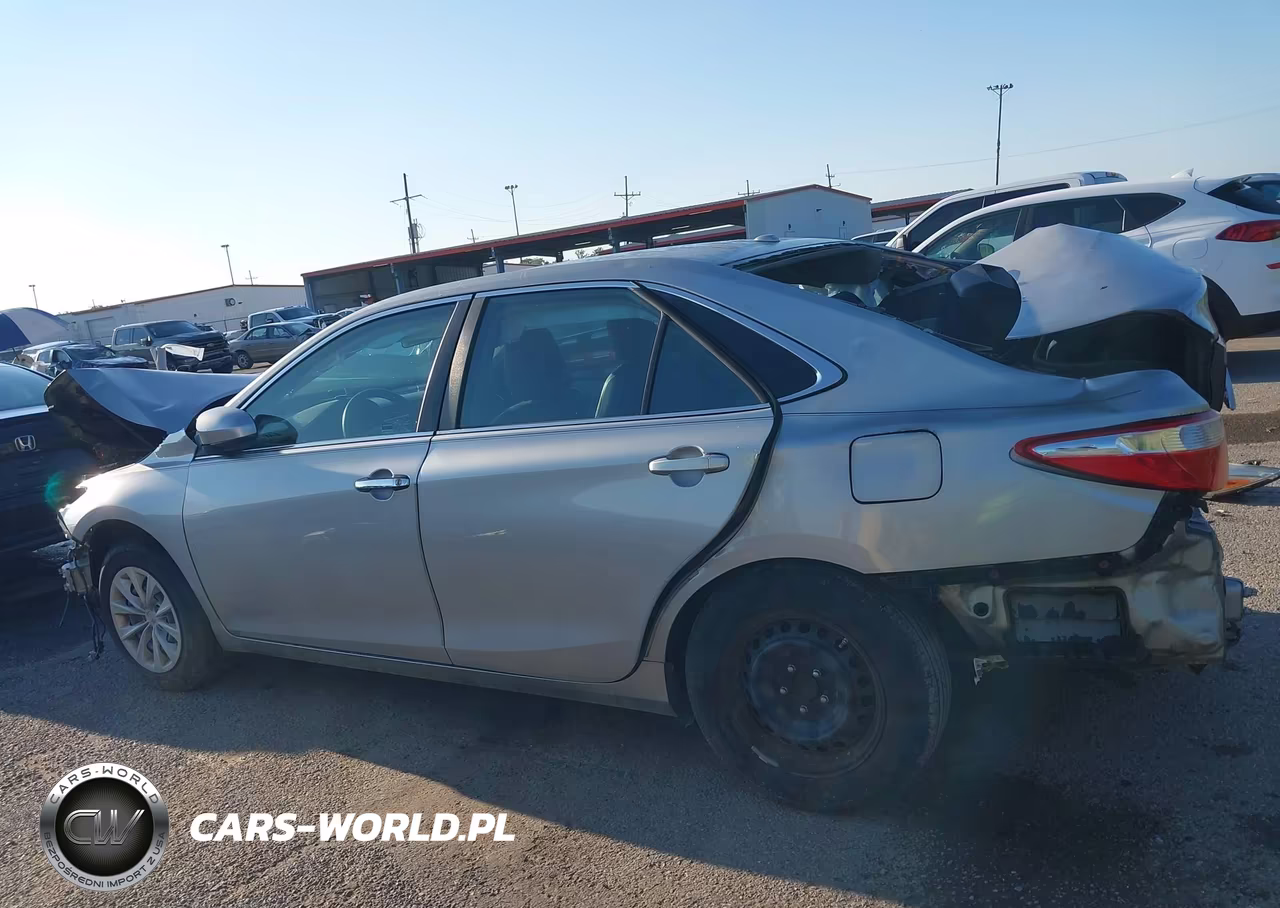 2016 Toyota Camry Le VIN:4T4BF1FK5GR535576 - 15