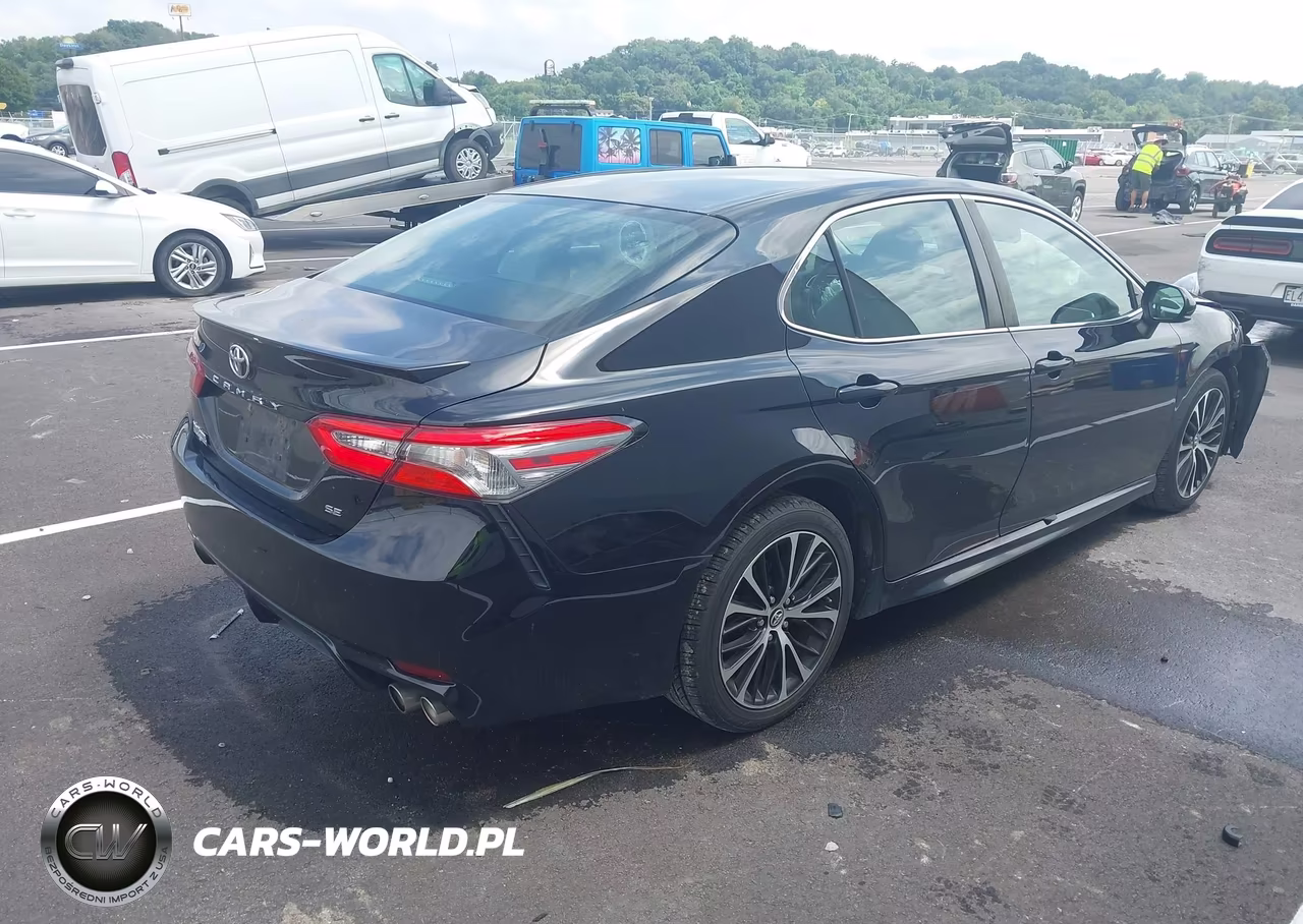 2018 Toyota Camry Se VIN:4T1B11HK0JU048167 - 4
