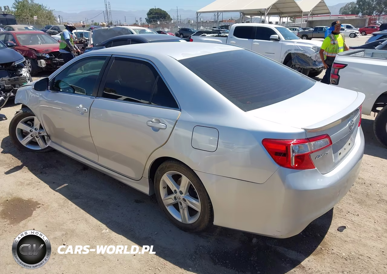 2014 Toyota Camry Se VIN:4T1BF1FK3EU759646 - 3