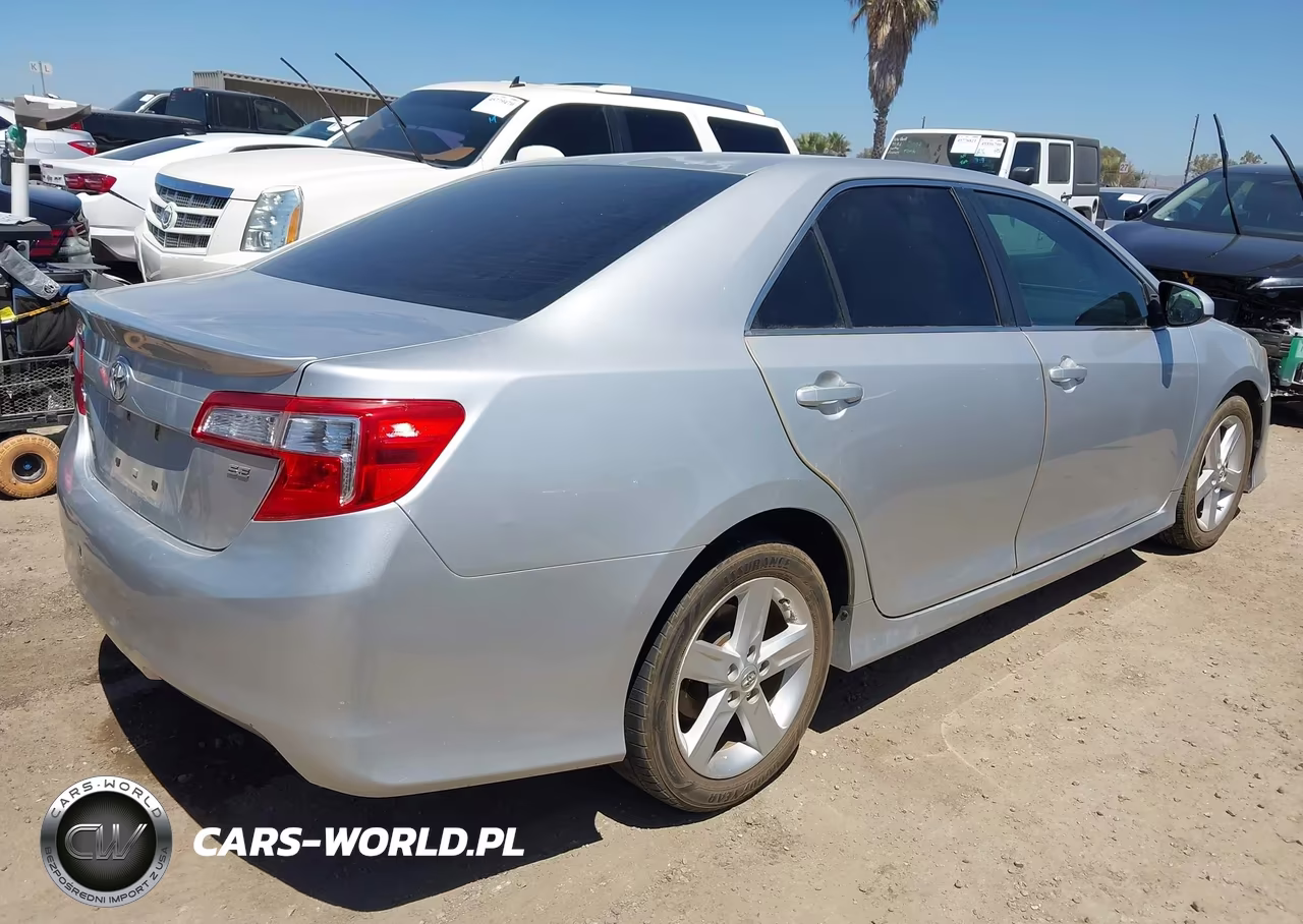 2014 Toyota Camry Se VIN:4T1BF1FK3EU759646 - 4