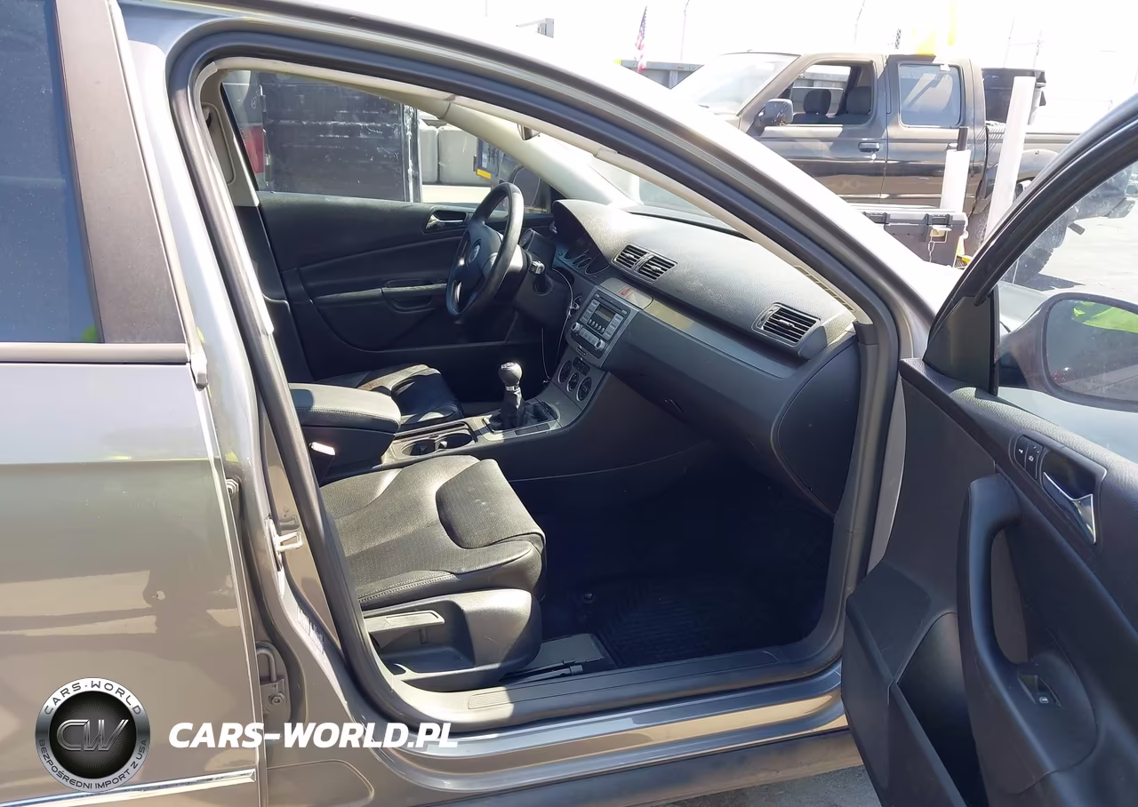 2006 Volkswagen Passat Value Edition VIN:WVWGK93C36P153698 - 5