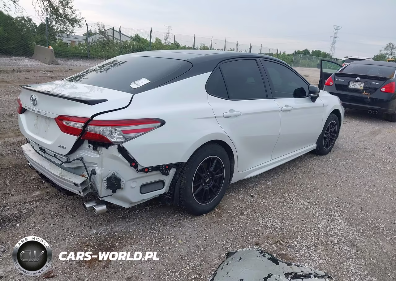 2018 Toyota Camry Xse VIN:4T1B61HK1JU156749 - 4