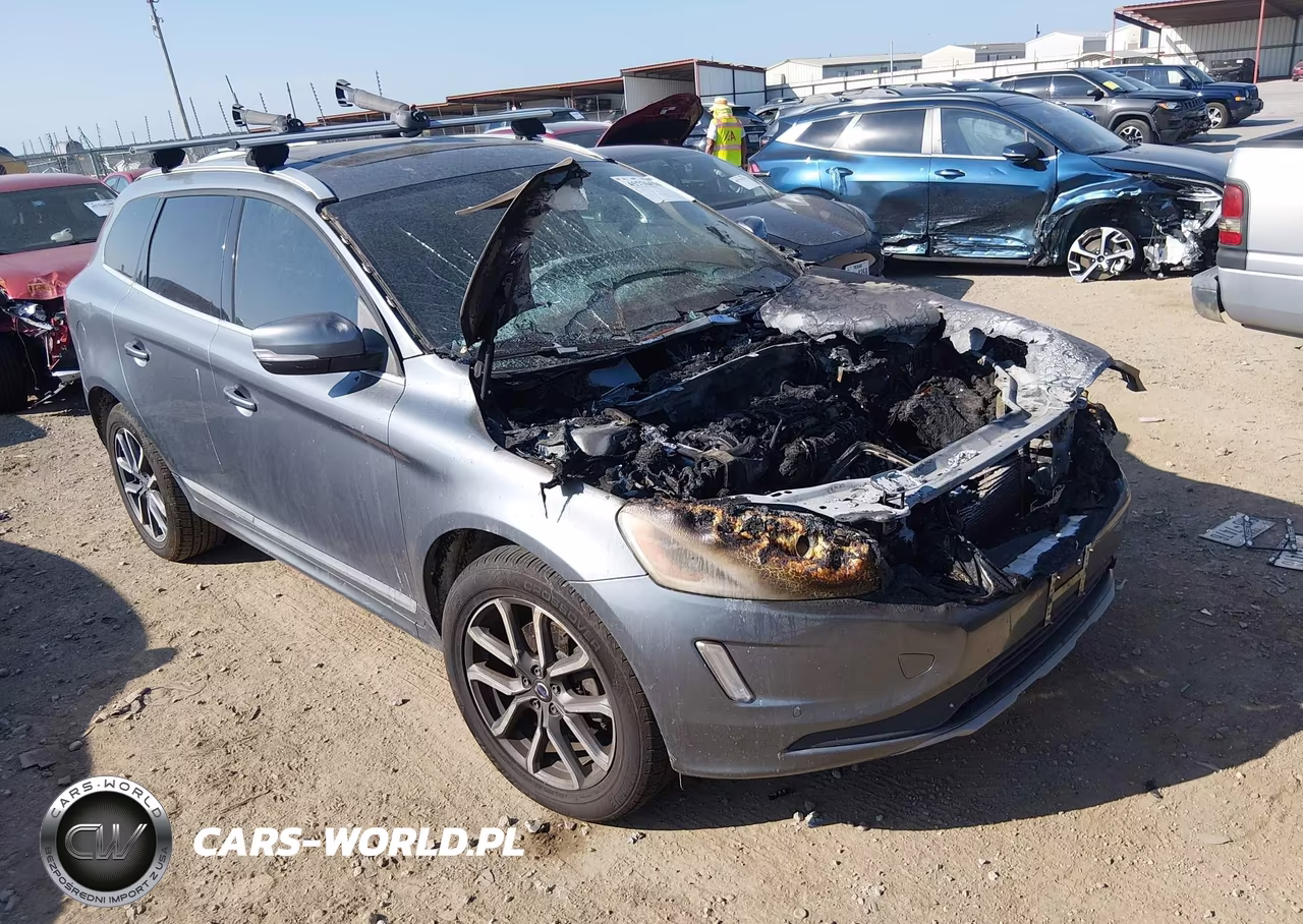 2016 Volvo Xc60 T5 Drive-E Premier VIN:YV440MDK4G2821926 - 1