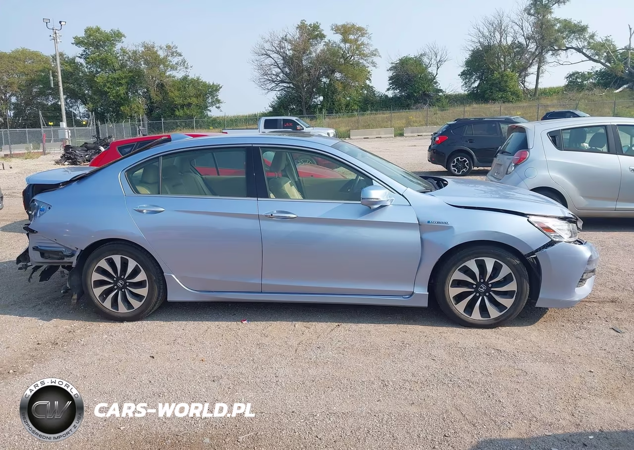 2017 Honda Accord Hybrid Touring VIN:JHMCR6F74HC025647 - 14