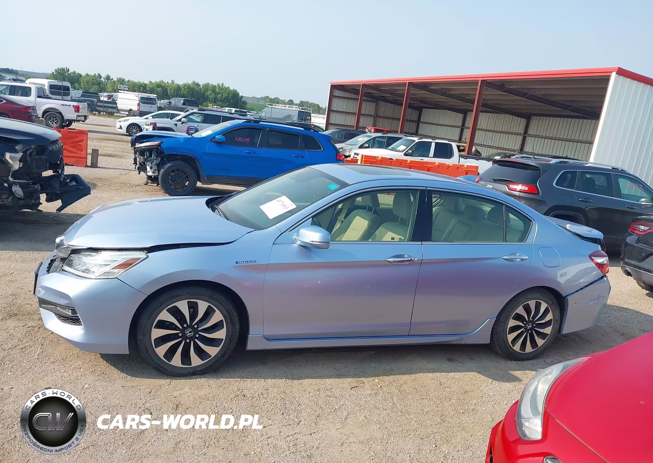 2017 Honda Accord Hybrid Touring VIN:JHMCR6F74HC025647 - 15
